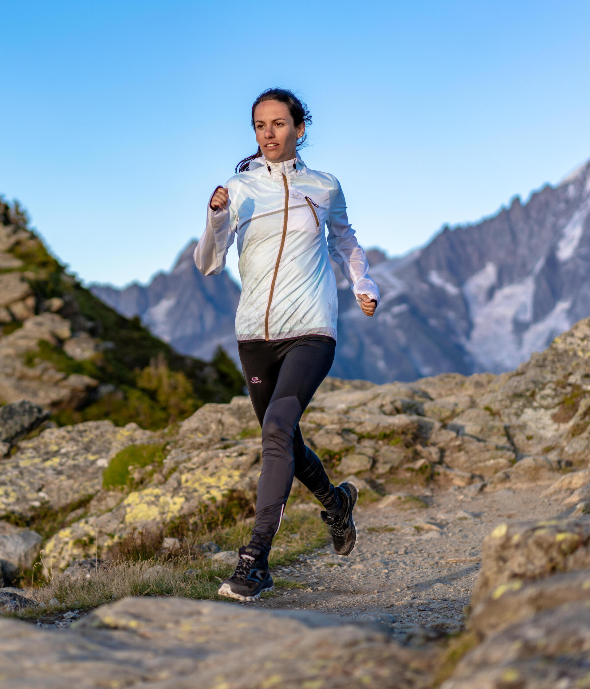mulher a praticar trail running