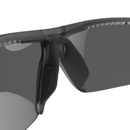 Crne polarizovane naočare za planinarenje MH590 4. kategorije, za odrasle