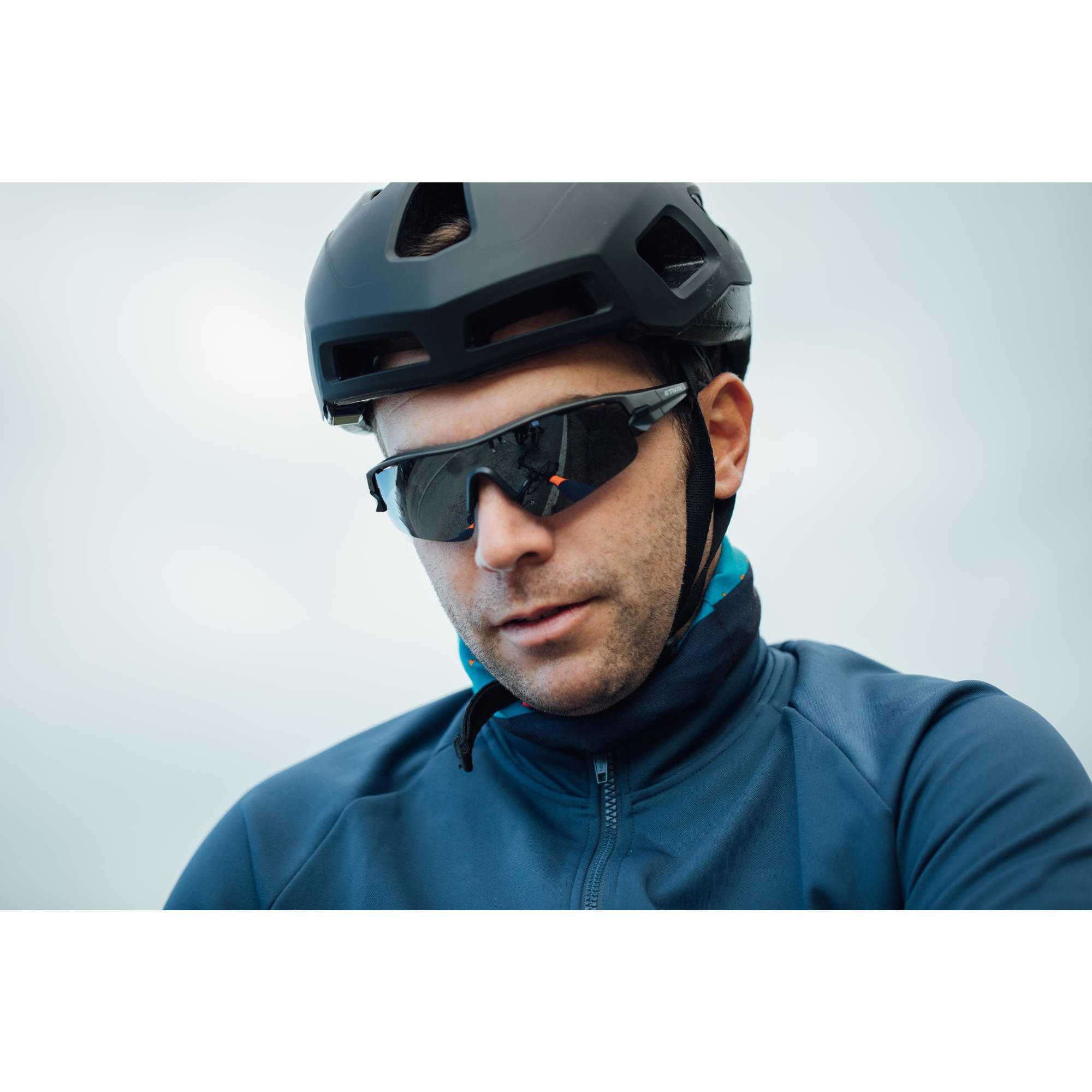 RoadR 100 Cycling Helmet - Black VAN 