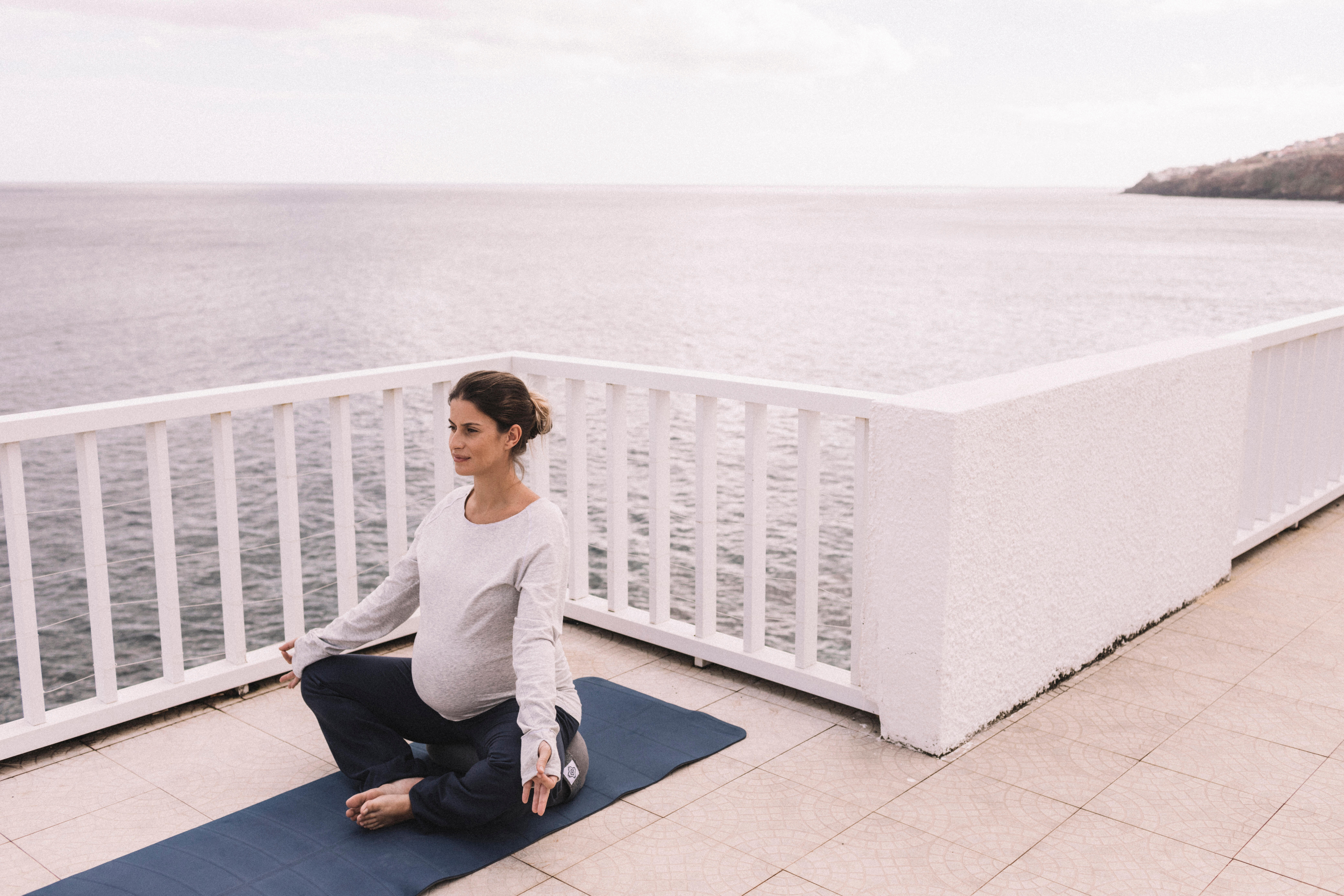 БРЮКИ ДЛЯ МЯГКОЙ ЙОГИ ЖЕНСКИЕ ЭКОЛОГИЧНЫЕ ТЕМНО-СИНИЕ KIMJALY