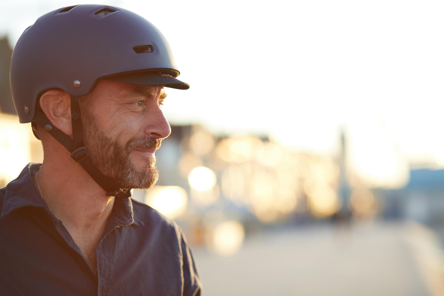 stad-tegels-fiets-helm