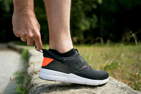 Кроссовки для активной ходьбы PW 160 Slip-On мужские чёрно-оранжевые