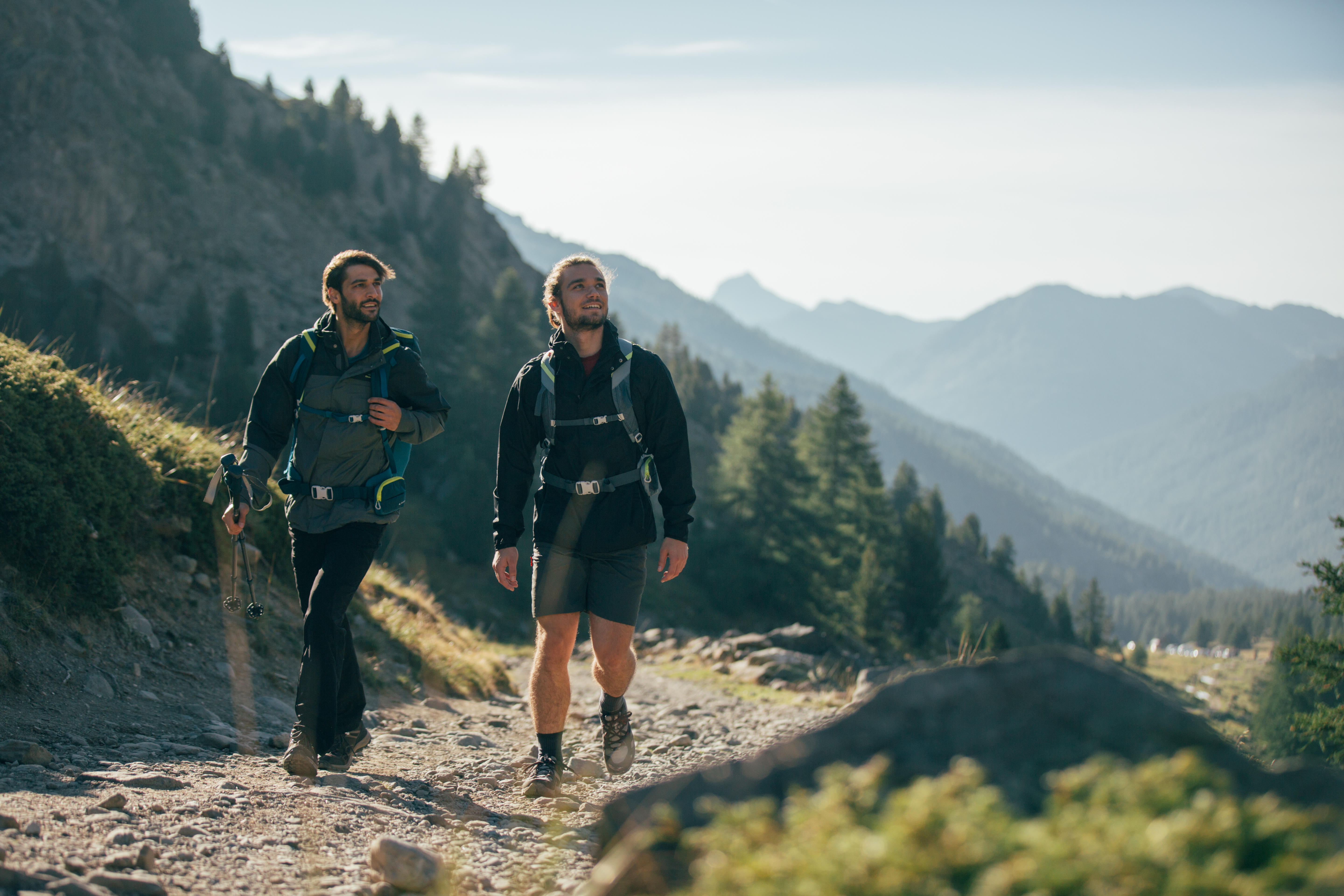 MH100 Men's Waterproof Mountain Walking Rain Jacket - Blue - QUECHUA