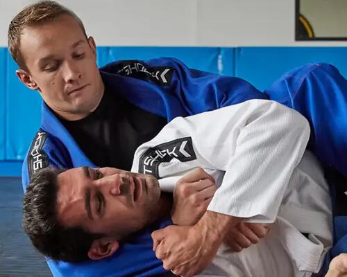 CUM SĂ ALEGI KIMONOUL DE KARATE PENTRU COPII