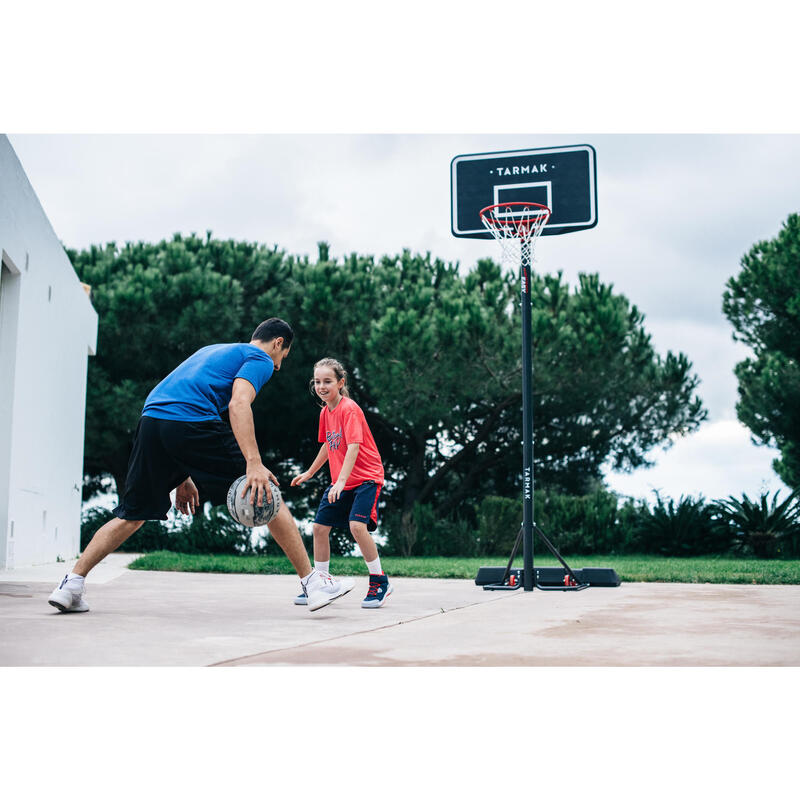 B100 Easy 兒童／成人款籃球架 2.4 m到3.05 m（無需工具即可調整）。