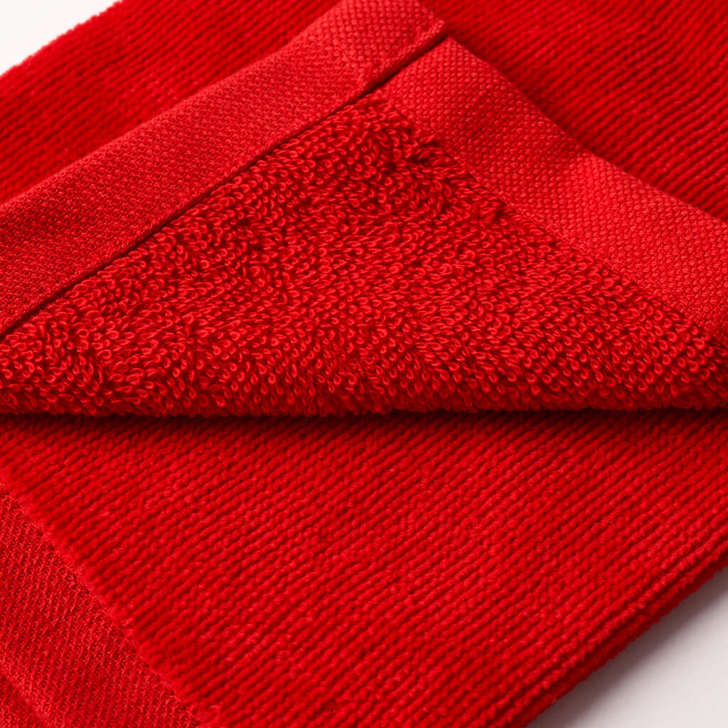 Trojnásobne zložený golfový uterák červený
