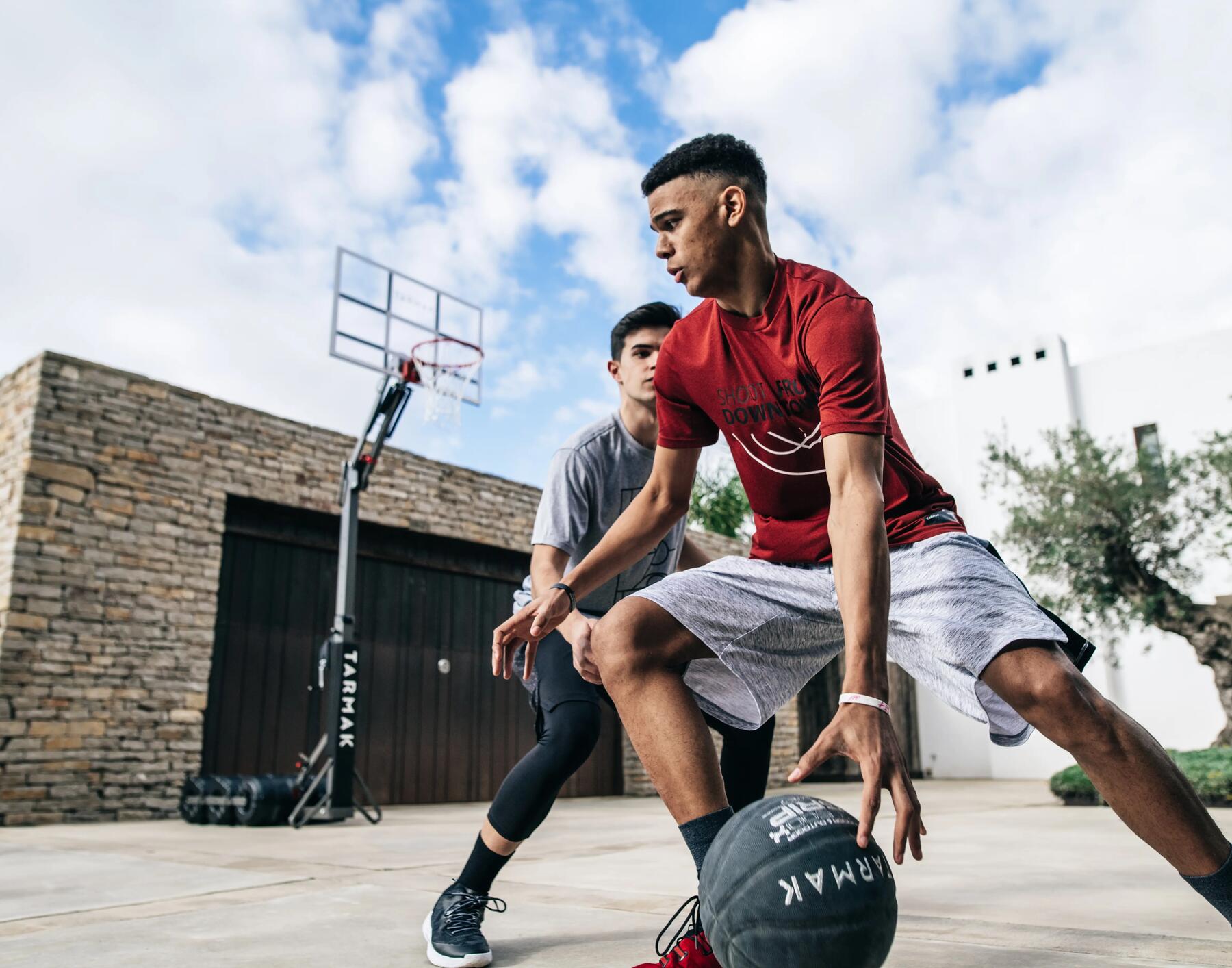 Le ballon de basketball directement dans le panier !