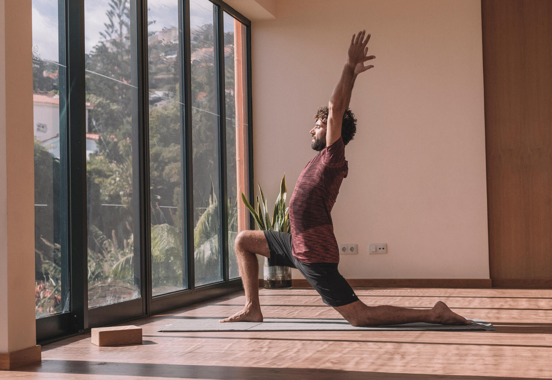 O que é e como usar os blocos de Yoga? Aproveite ao máximo sua prática!