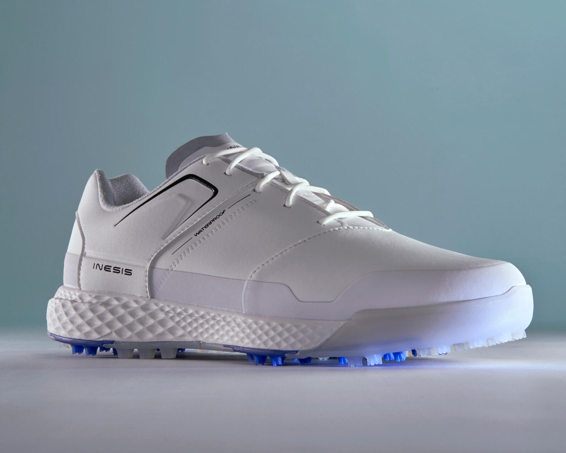 Met welk geschenk kan je iemand die golft blij maken? Golfschoenen!