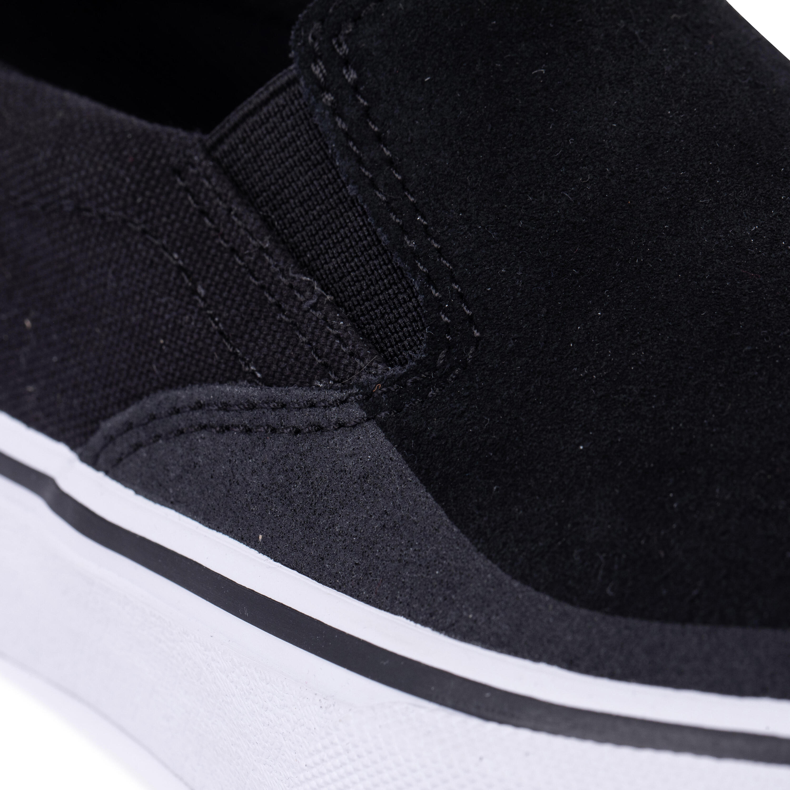 Vulca 500 Adult Low-Top Slip-On Skate Shoes - Black/White 7/12