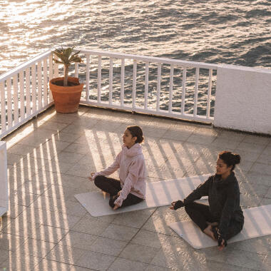 Bau den Stress mit Yoga ab Header
