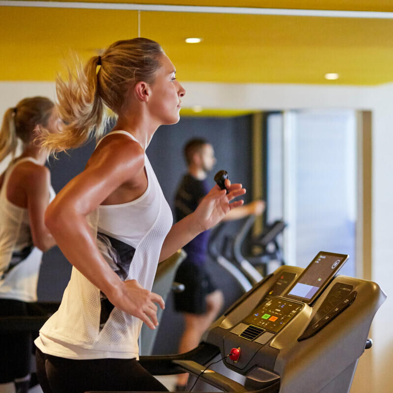 RUNNING ON A TREADMILL: WHAT ARE THE ADVANTAGES?
