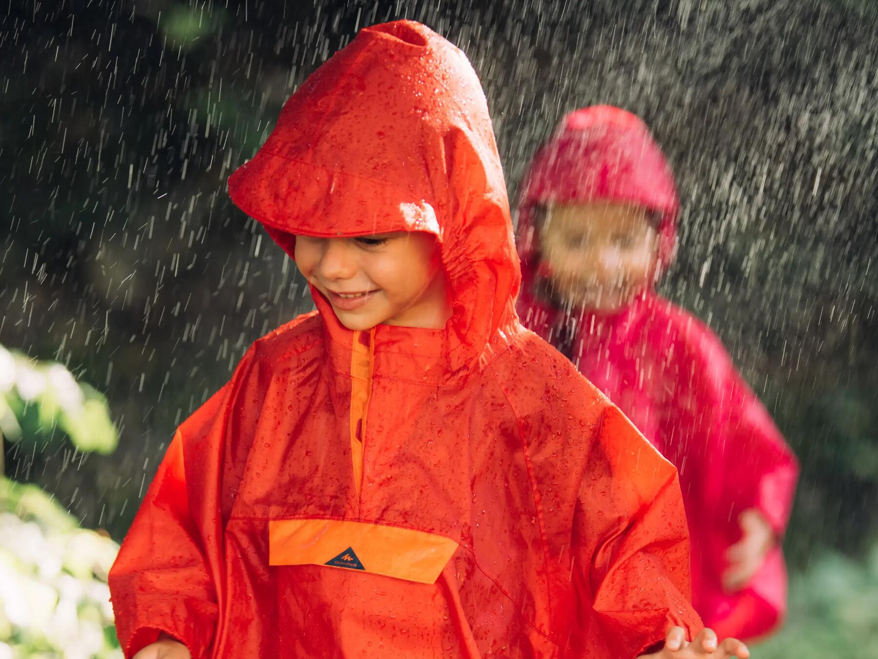 Kinder lieben Regenspaziergänge