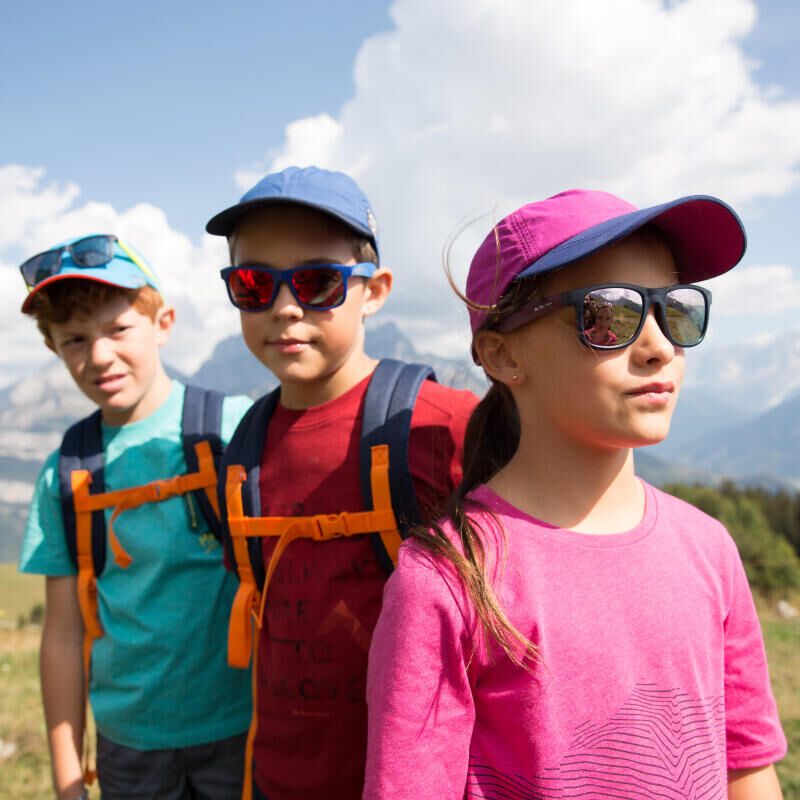 3 crianças com óculos de sol decathlon