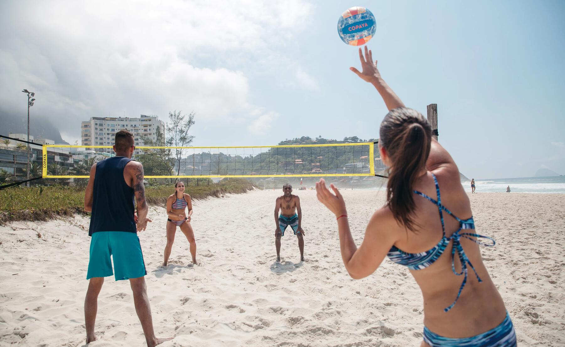 Quelle tenue choisir pour le beach volley ?