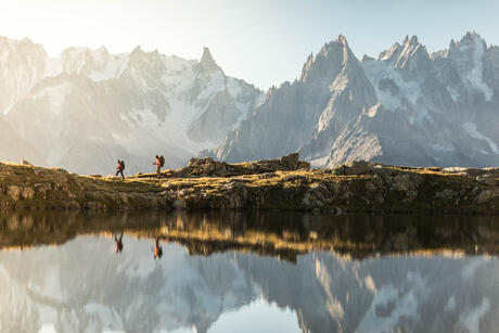 s'émerveiller de la nature lors d'un trek s'émerveiller de la nature lors d'un trek