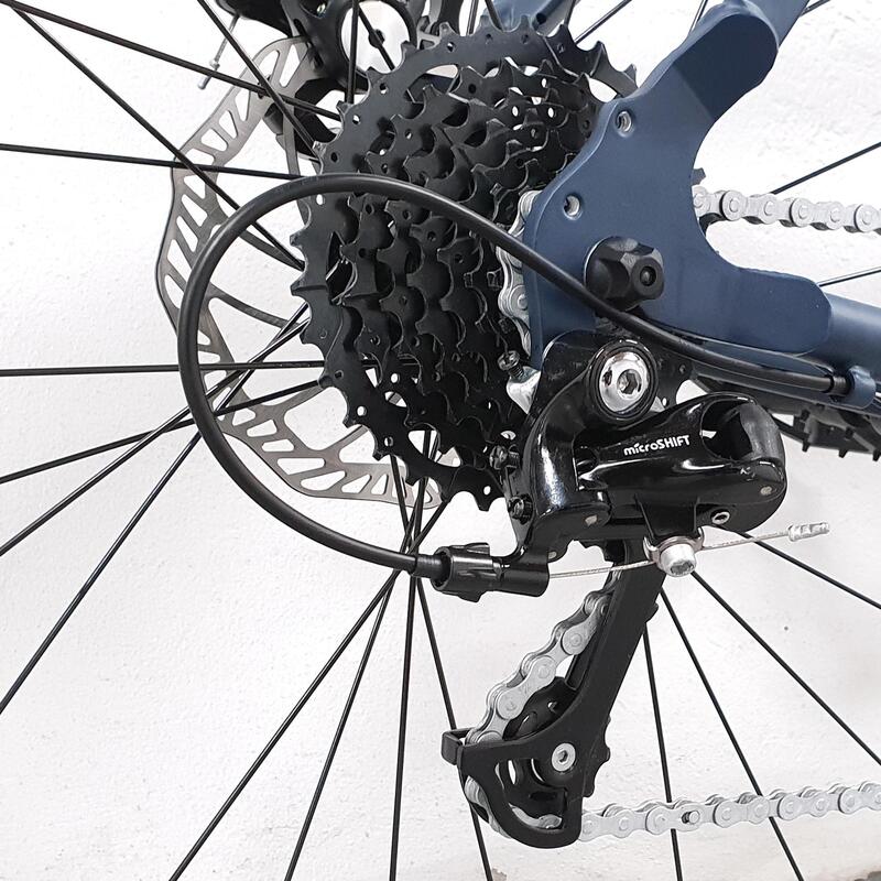 Comfortable, light carbon fork and disc brake RC 120 road bike, blue