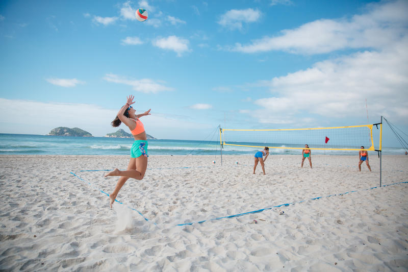 VOLLEYBALL｜BEACH FUN: BEACH VOLLEYBALL VS INDOOR VOLLEYBALL