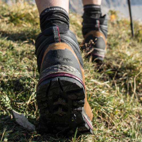 Calçado subido e aderente para trekking ou caminhada - Decathlon