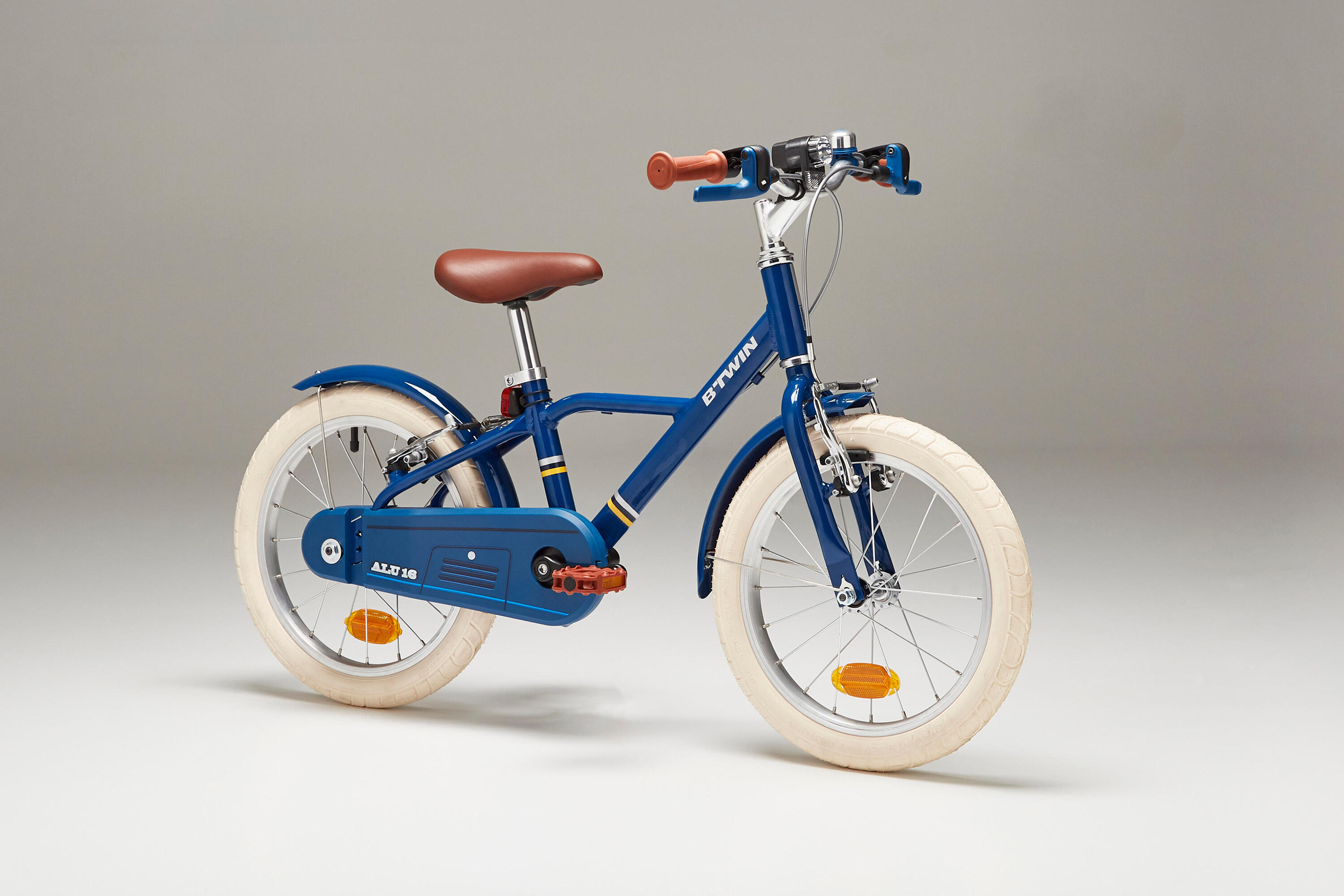 Kids' 16-inch, chain guard, easy-braking bike, blue 4/10