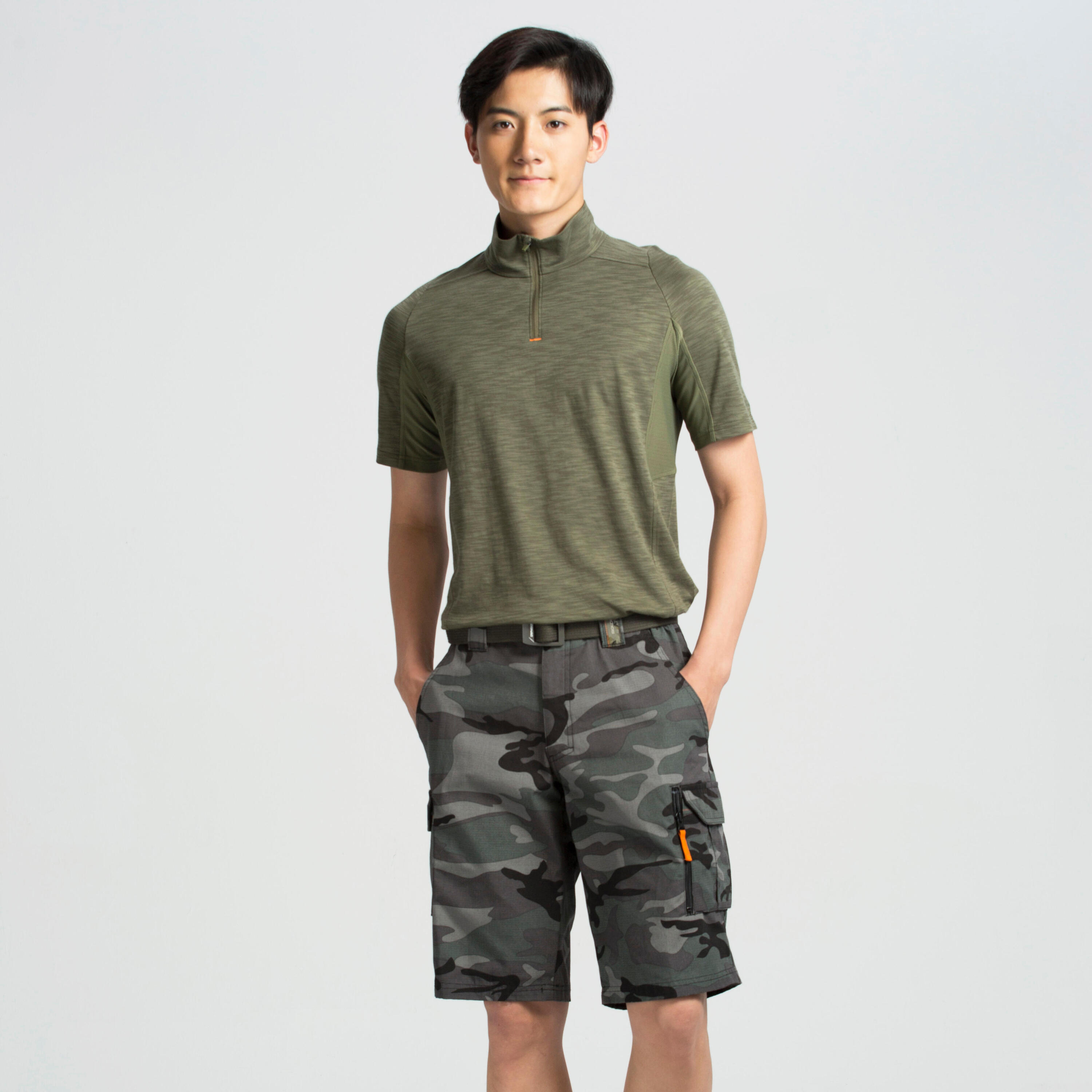 Jagdshorts/Bermuda Shorts 500 Cargo Camouflage Woodland schwarz 18/33