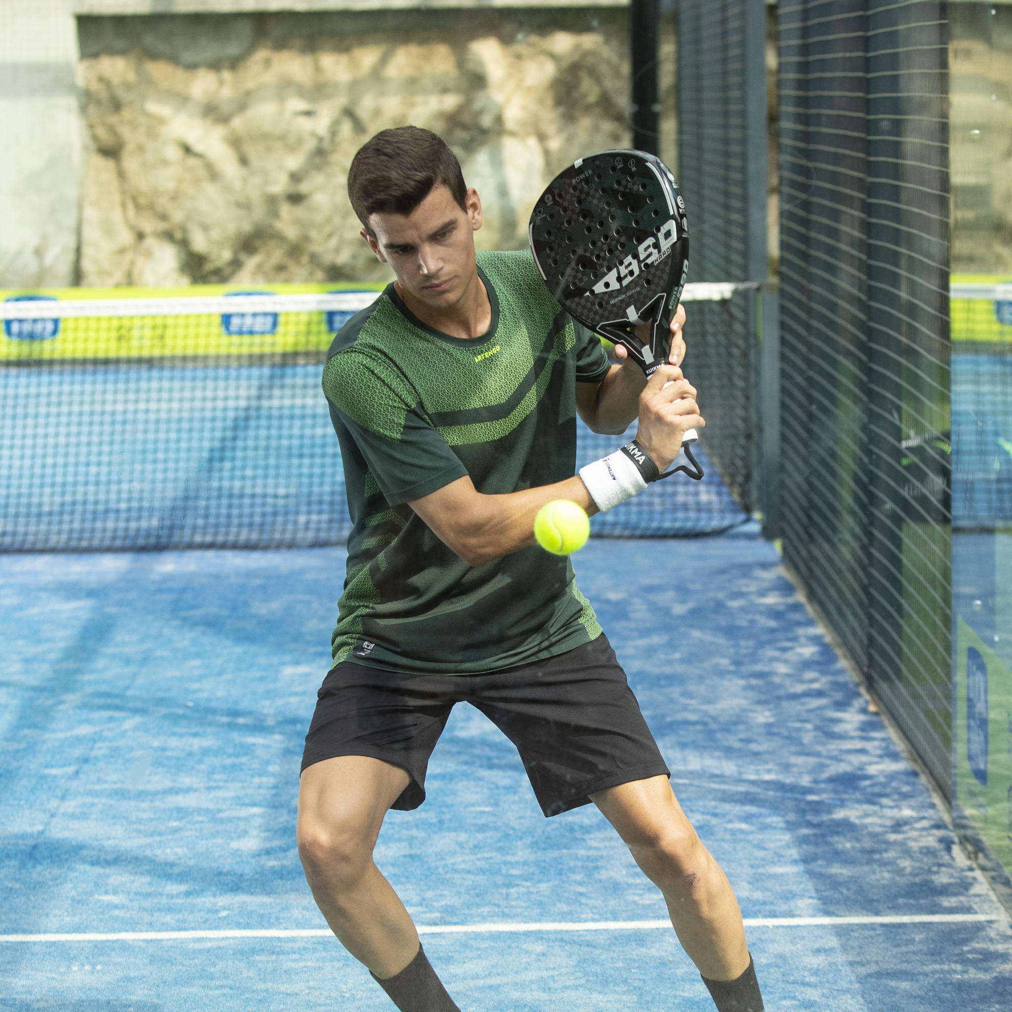 padelspelare spelar padel