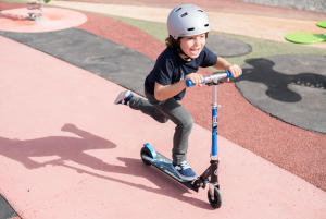 apprendre la trottinette enfant apprendre la trottinette enfant