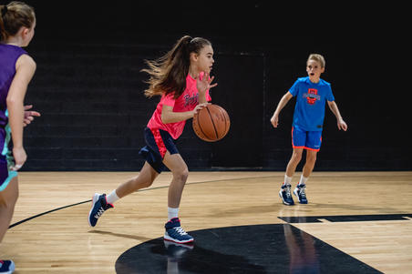 Баскетбольні кросівки SE100 для початківців хлопців/дівчат - Сині/рожеві