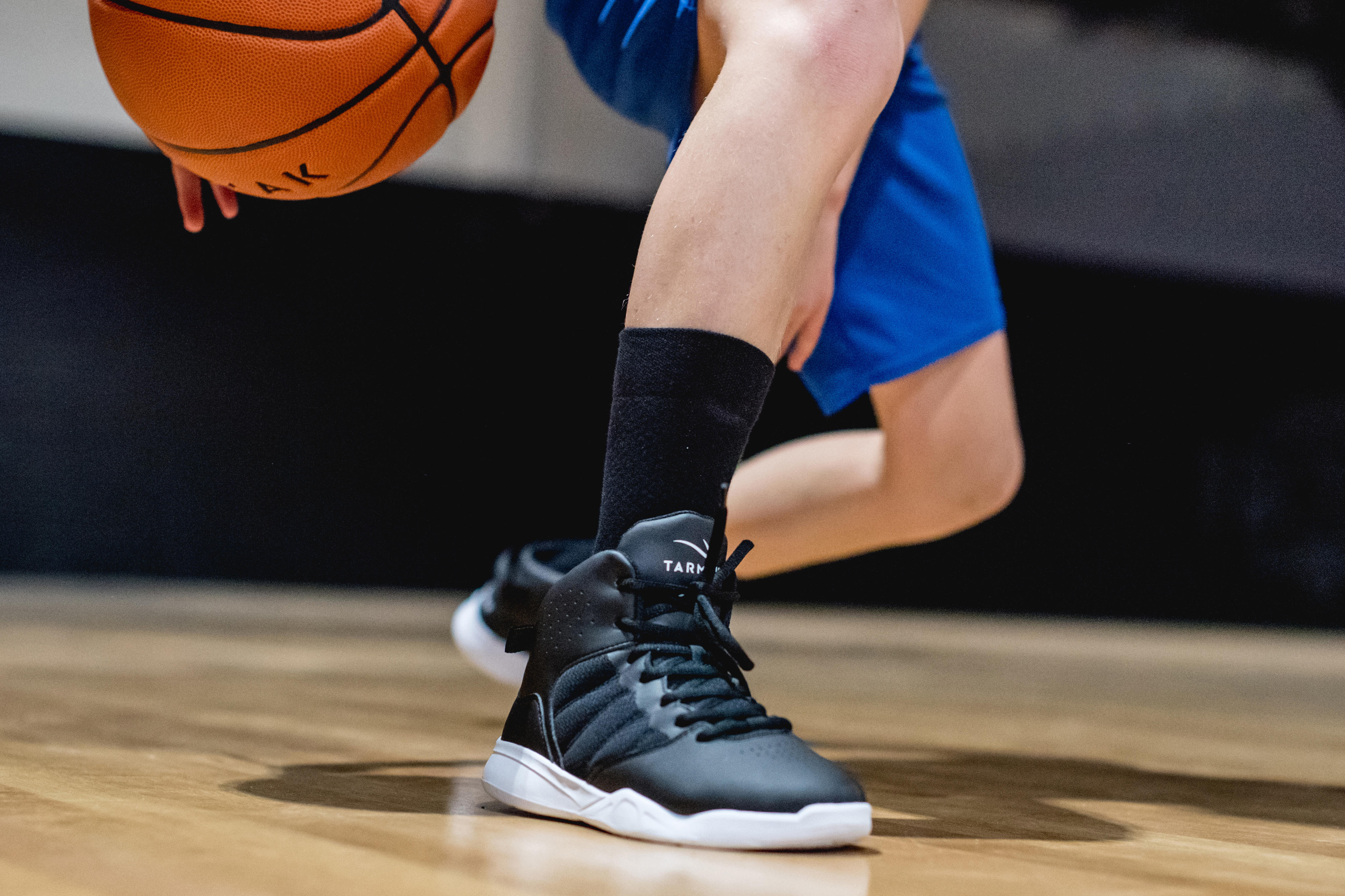 Kids' Beginner Basketball Shoes - SS100 Black - TARMAK