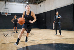 MAILLOT SANS MANCHE DE BASKETBALL FEMME NOIR T100