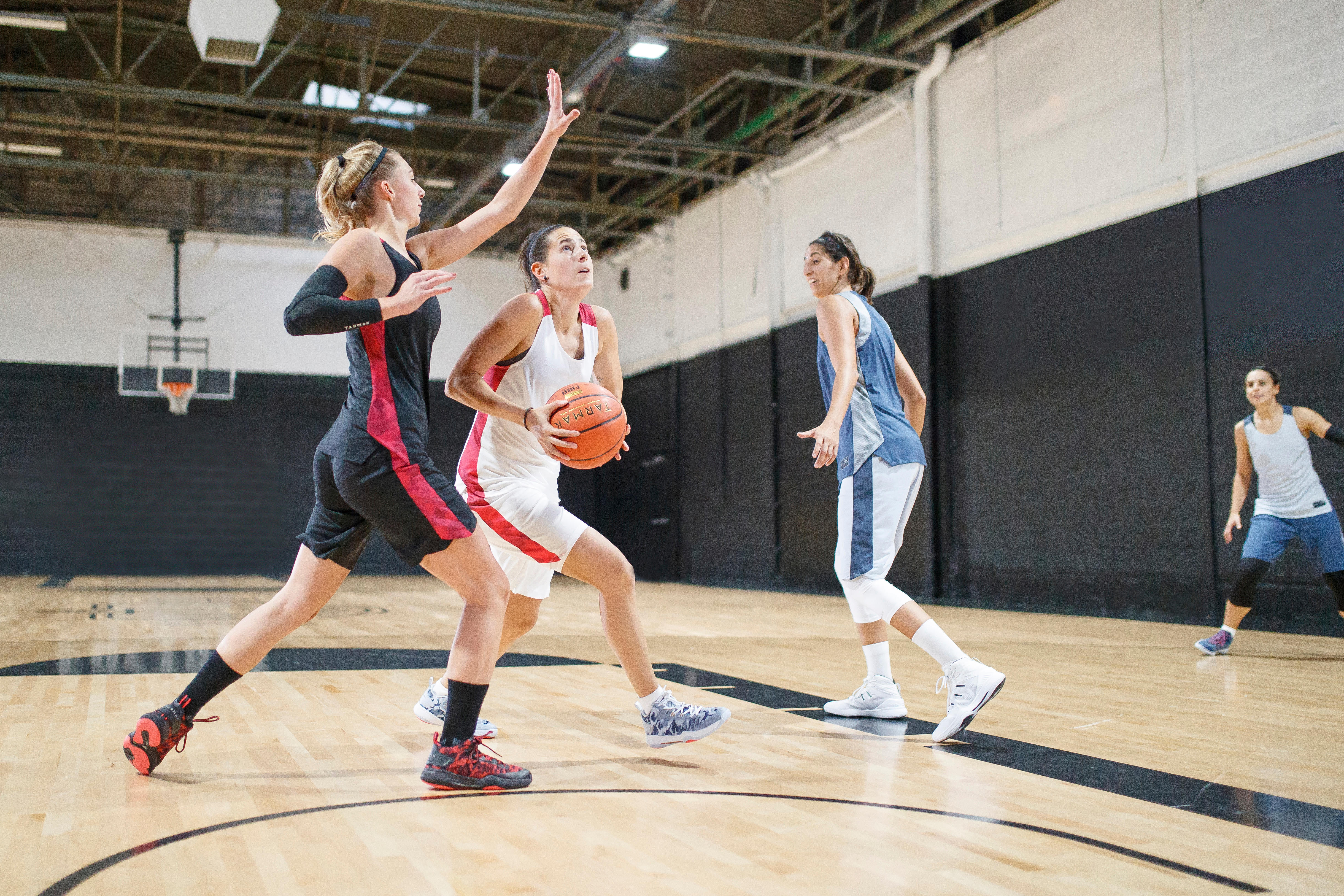 SH500 Women's Basketball Shorts - Black/Pink - Decathlon