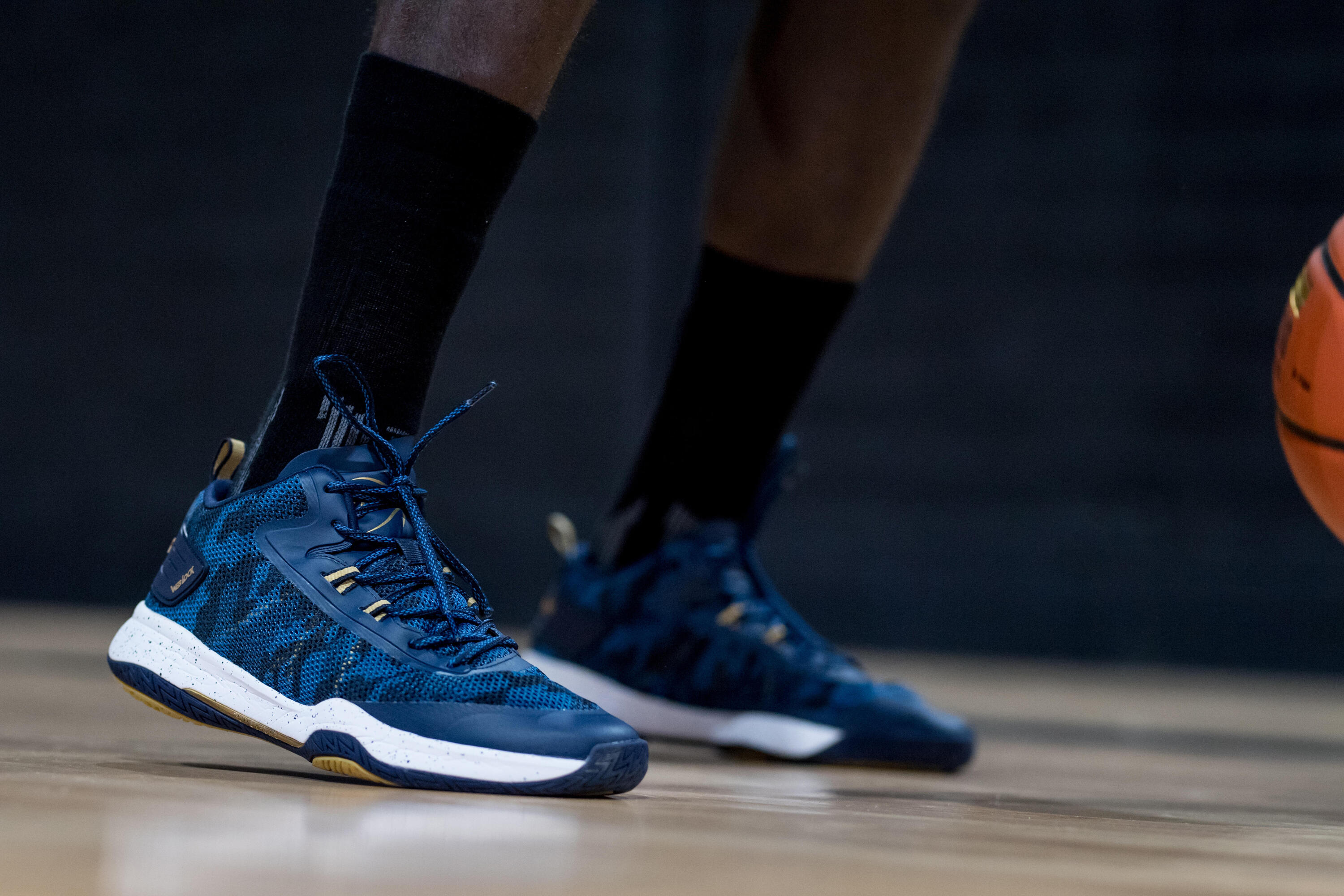 SC500 Adult Intermediate Mid-Rise Basketball Shoes - Blue/Gold 11/16