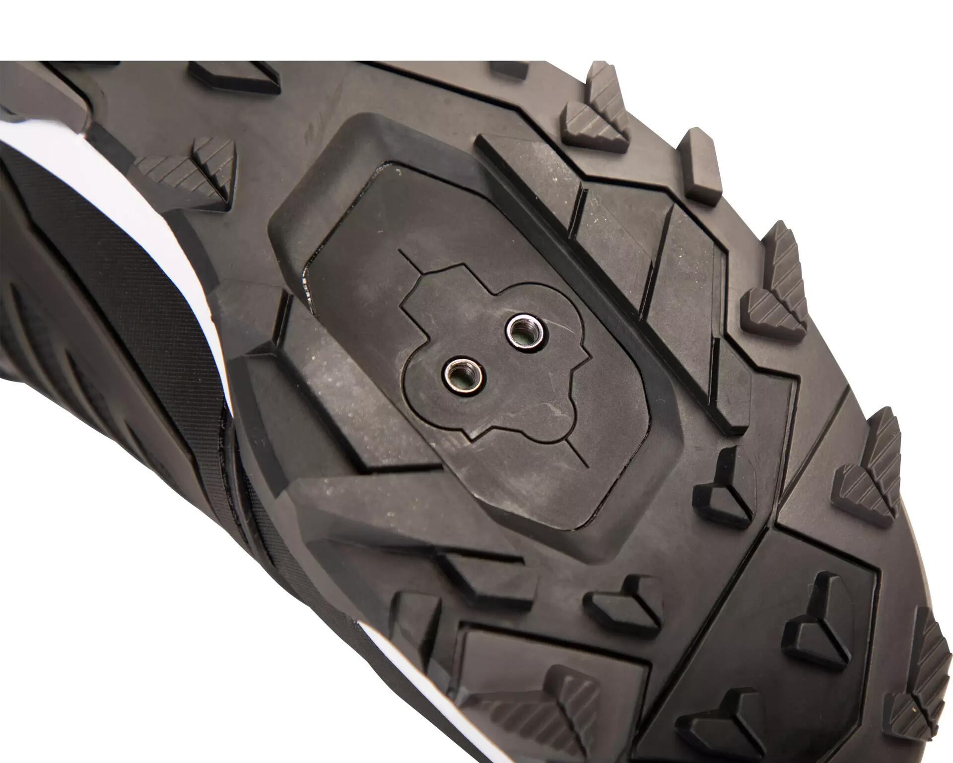 JE N'ARRIVE PAS À CLIPSER OU DÉCLIPSER La chaussure de ma pédale