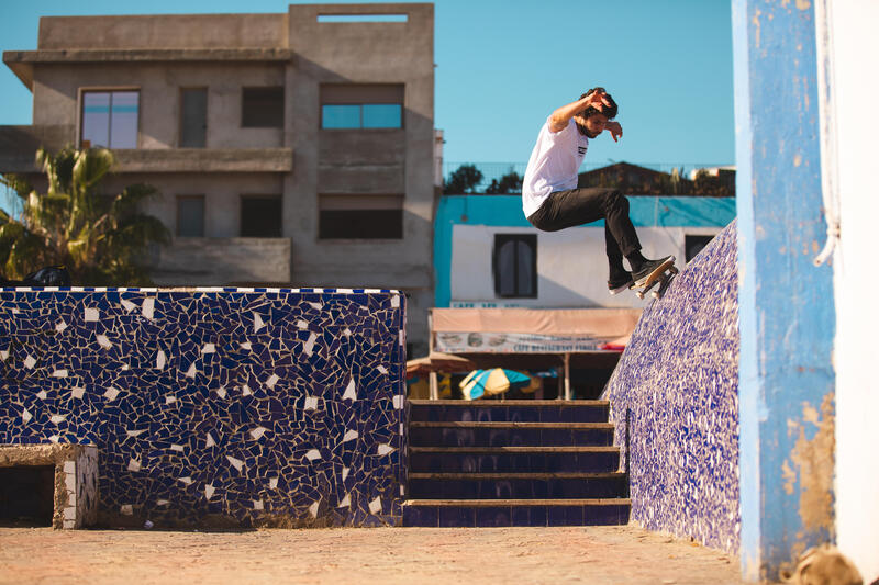 PLANCHE DE SKATE EN ERABLE DK100 TAILLE 8.25" COULEUR BOIS ET BLEU.