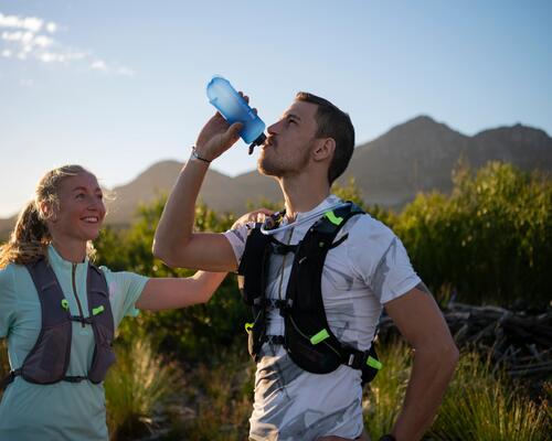 Drinken en eten: wat moet ik drinken tijdens een trailrun?