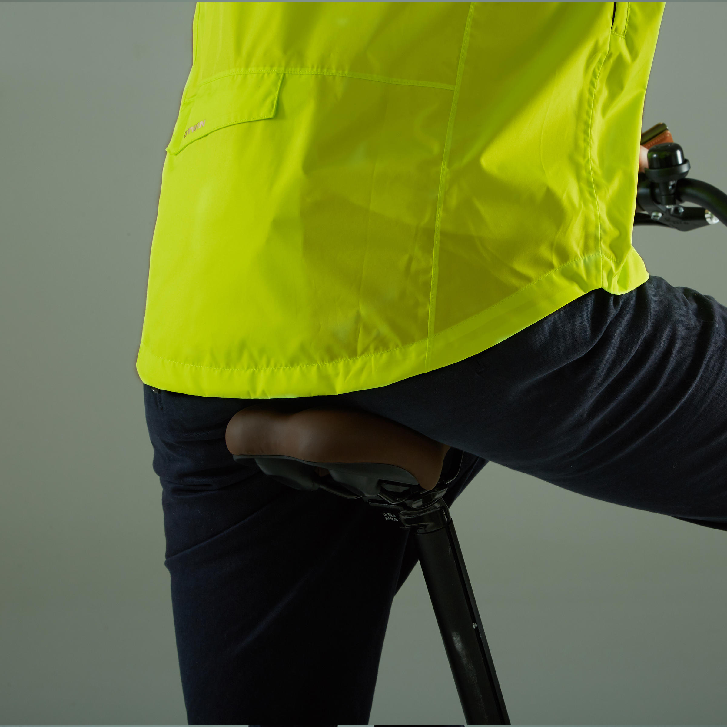 100 Cycling Rain Jacket - Neon Yellow