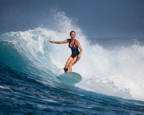 comment choisir son maillot de bain femme pour surfer