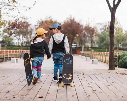Comment utiliser un skateboard pour enfant : 5 exercices avec le play100