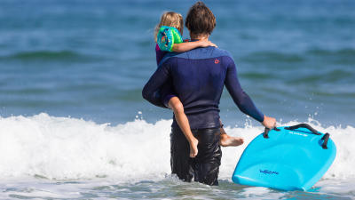 Olaian%20surfer%20bodyboard%20avec%20enfant%20teaser.jpg