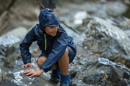 Куртка водонепроницаемая для походов для детей 7–15 лет темно-синяя MH100