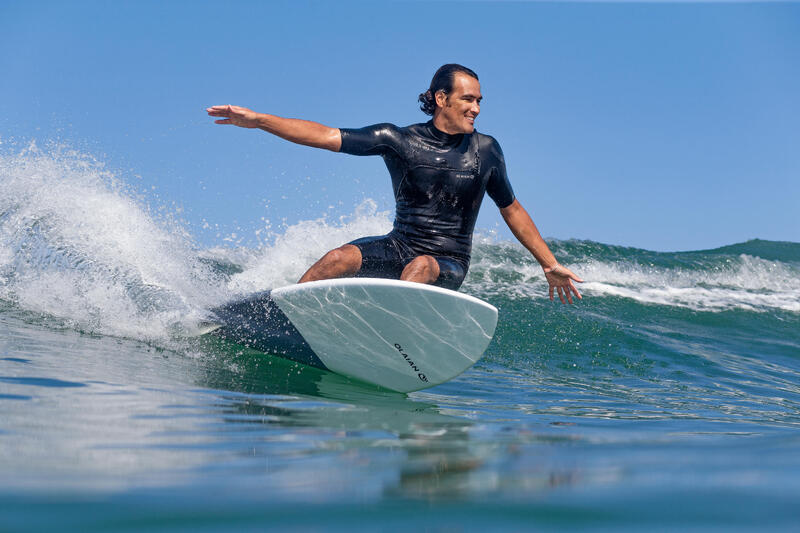 Como escolher o fato de surf?