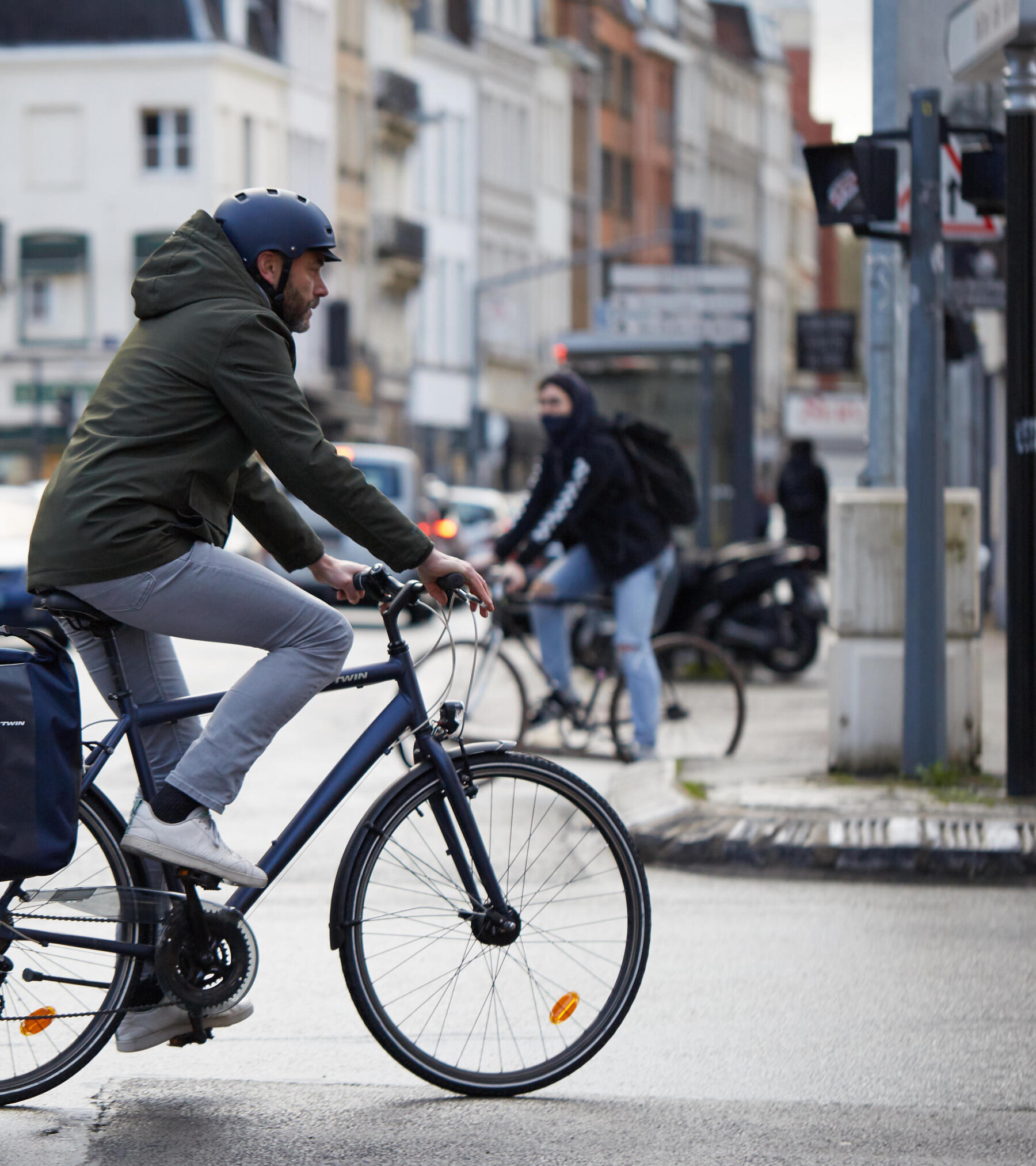 homme vélo ville