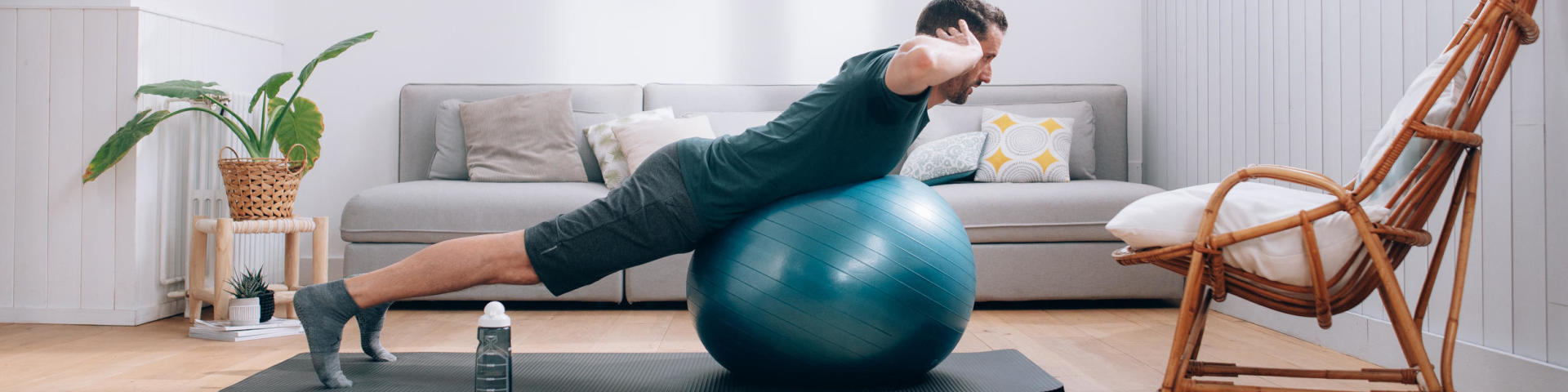 Siège en forme de ballon de gym idéal pour un bon maintien chez