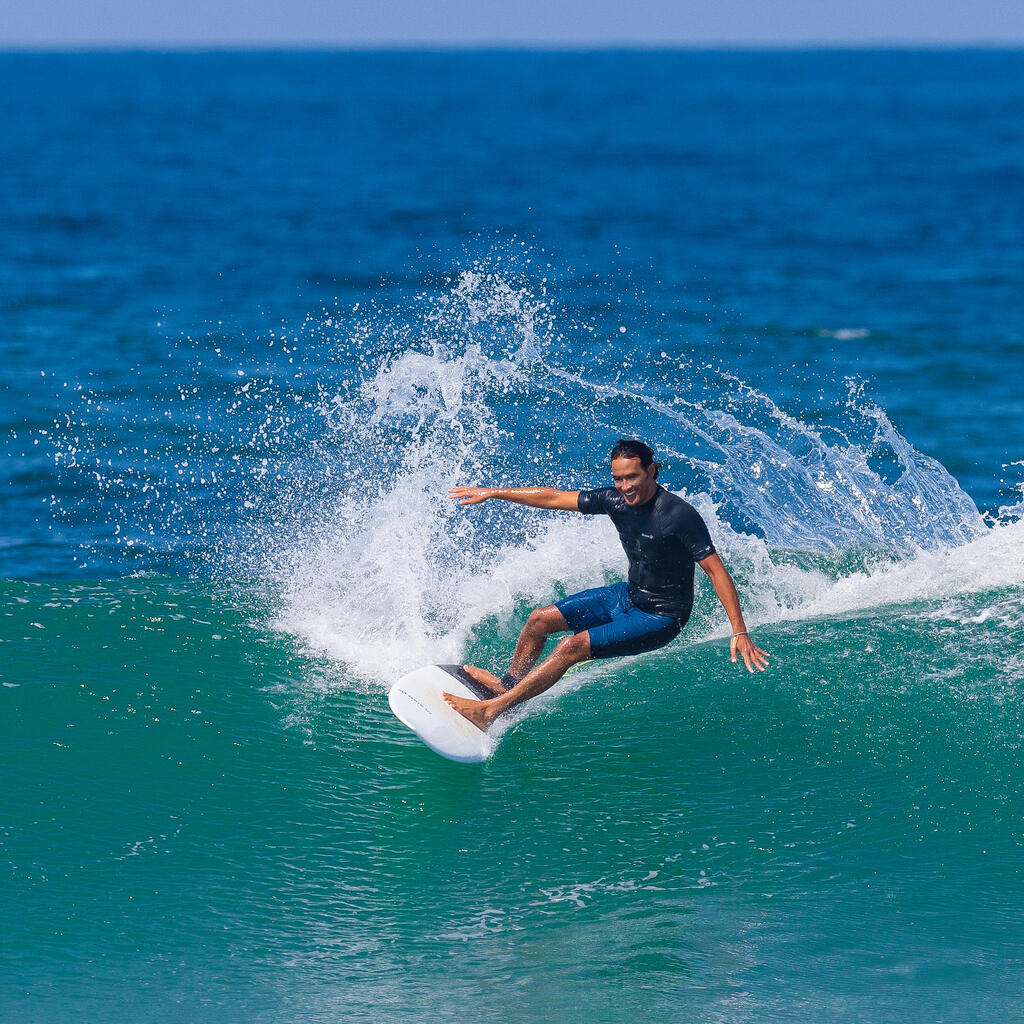 900 Rigid Retrofish Surfboard 6'. Comes with 2 fins.