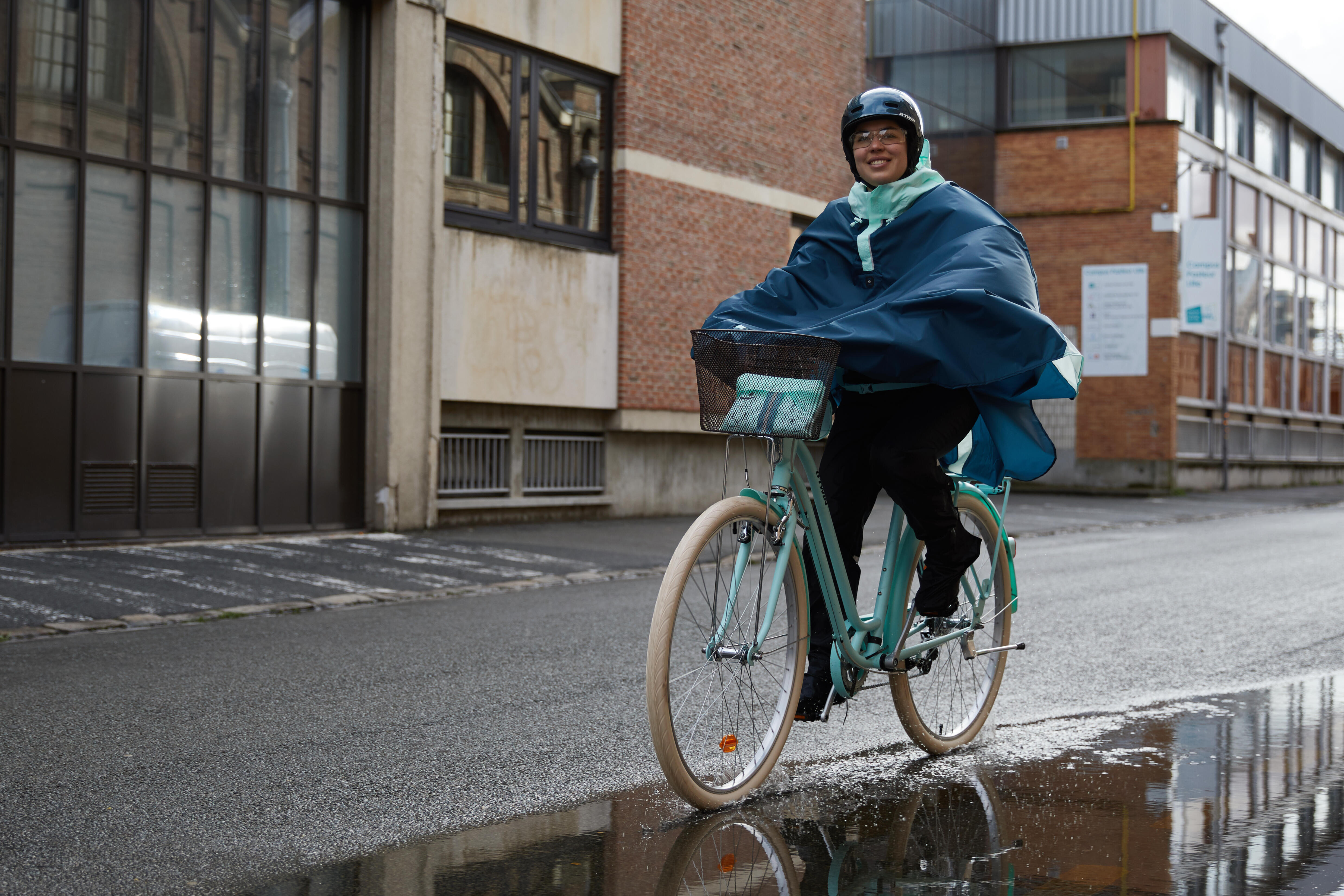 CAN YOU RIDE WHEN IT'S RAINING? ARE THE COMPONENTS WATERTIGHT?
