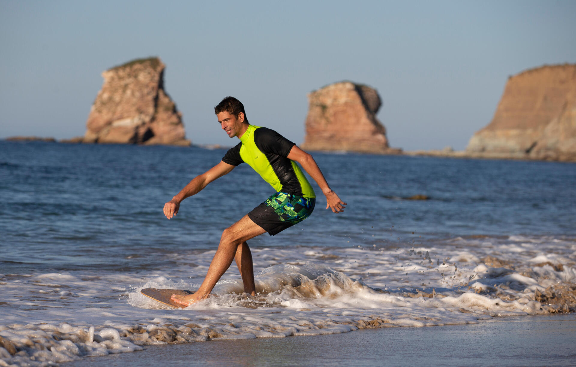 Le skimboard nos conseils pour découvrir ce sport d'eau unique