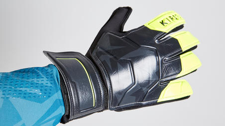 Sarung Tangan Kiper Sepak Bola Dewasa F100 Resist Hitam Kuning Decathlon