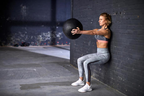 reprendre le sport après 50 ans gainage chaise reprendre le sport après 50 ans gainage chaise