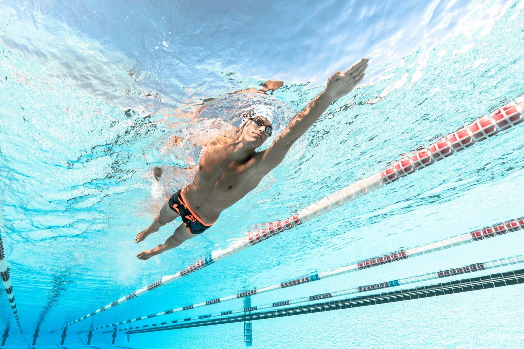 de-beste-oefeningen-om-je-beenspieren-te-trainen-tijdens-het-zwemmen
