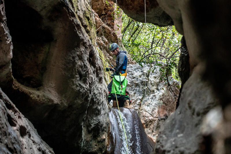 Was ist Caving? Entdecke das Höhlenwandern!